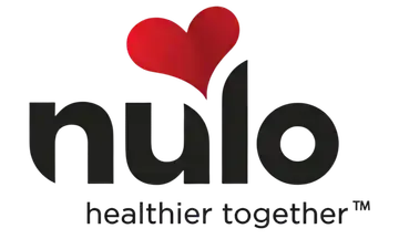 Black background, Nulo text, red heart